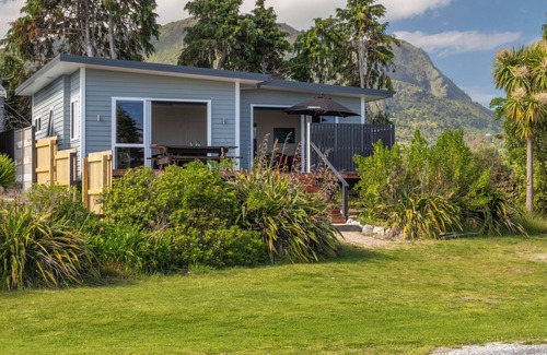 Pohara House | Sea-esta - Pohara Beachfront Holiday Home