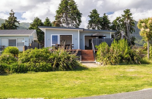 Pohara House | Sea-esta - Pohara Beachfront Holiday Home