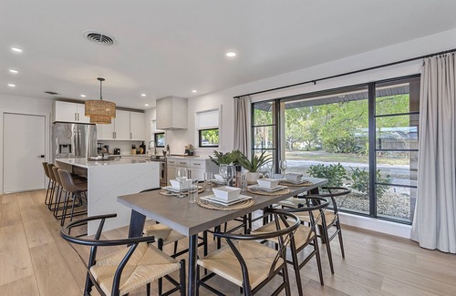 Arlington Park House | Sea Esta | Private Saltwater POOL + Putting Green!