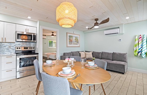 Siesta Key Village House | Sea Foam - Pet Friendly, Located in Siesta Key Village, Steps to Siesta Key Beach!