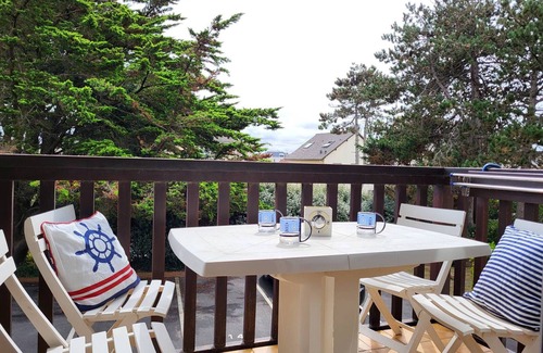 Merville-Franceville-Plage Apartment | Sea-View Studio with Balcony, Private Parking & Bikes - Sleeps 4