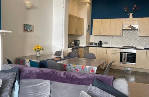 Portsmouth Apartment | Sea from the sofa, Large 3 Bedroom, 2 Bathroom