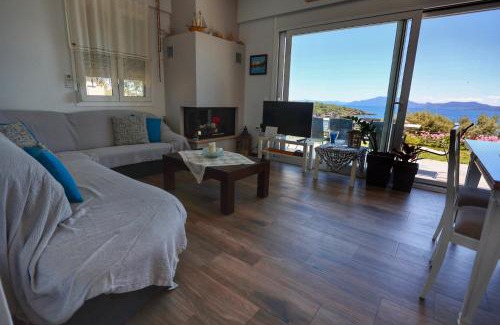Volos House | Sea front condo on the Gulf of Pagasitikos