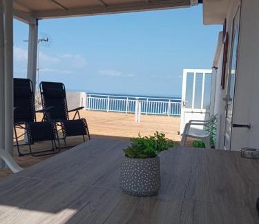 Kallithea Apartment | Sea Front Loft by GOLDENLAND