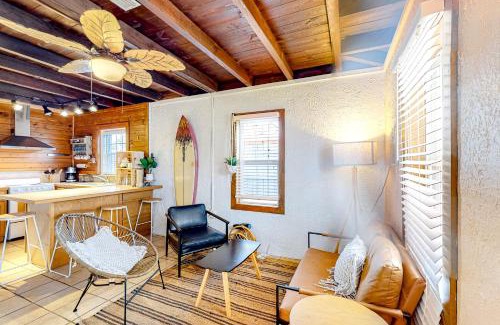 Colington House | Sea Girls
