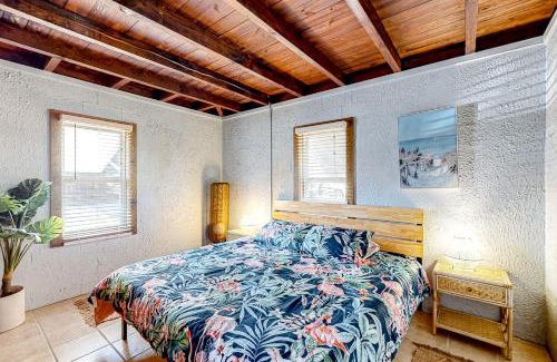 Colington House | Sea Girls