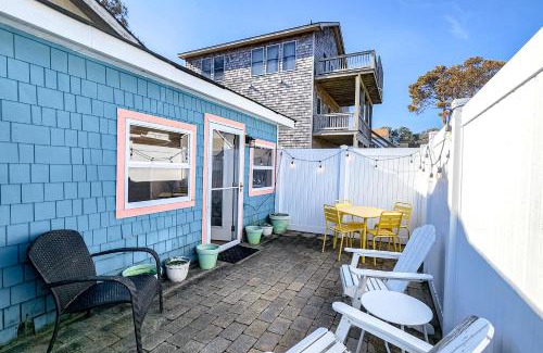 Colington House | Sea Girls
