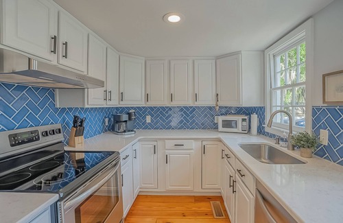 Northwest Quadrant House | Sea Glass Cottage on Duke - Three Bedrooms Downtown Beaufort