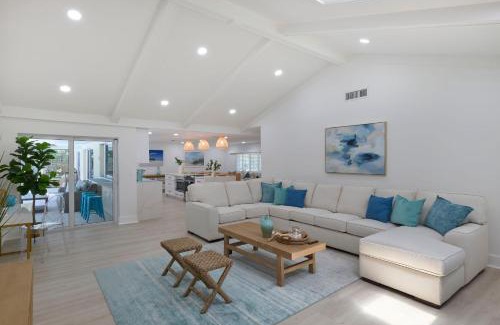 The Dunes House | Sea Glass Villa- Executive Pool Home on Golf Course