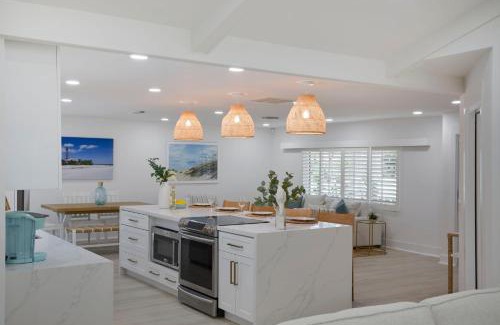 The Dunes House | Sea Glass Villa- Executive Pool Home on Golf Course