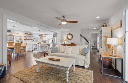 Atlantic Beach House | Sea La Vie 3 Bedroom Home by RedAwning