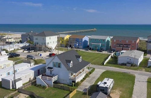 Atlantic Beach House | Sea La Vie 3 Bedroom Home by RedAwning