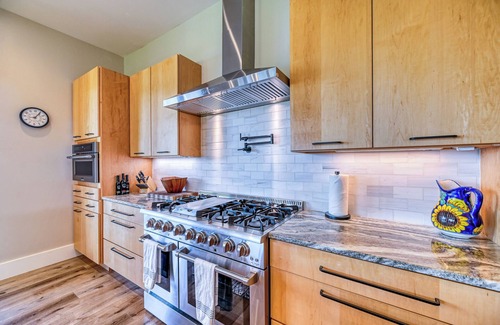 Hampstead House | Sea La Vie: Waterfront 4BR Luxury Home for Nature Lovers w/Private Boat Dock