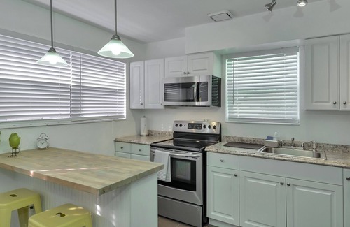 Edgewood House | SEA N SUN 2, CLOSE TO CRUISE PORT, AIRPORT, BEACHES