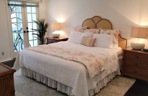 Wabasso Beach Condo | SEA OAKS - 2 BEDROOM GROUND LEVEL TENNIS VILLA IN LUSH GATED COMMUNITY