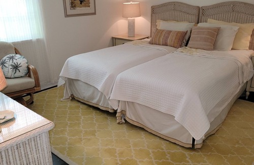 Wabasso Beach Condo | SEA OAKS - 2 BEDROOM GROUND LEVEL TENNIS VILLA IN LUSH GATED COMMUNITY