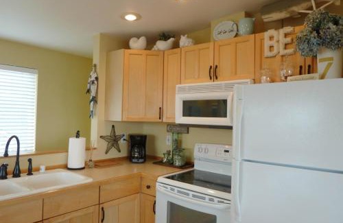 Pacific Beach Apartment | Sea Oats