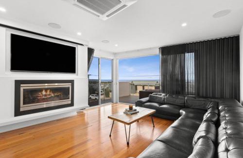 Ocean Grove Apartment | Sea Panorama on The Parade with pool