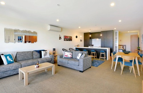 Stepneyville Apartment | Sea Path Apartment - Nelson Waterfront with Views!