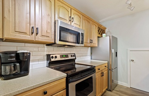 Harbour Town Condo | Sea Pines -Spacious & Renovated, Heart of Harbour Town, Pet Friendly