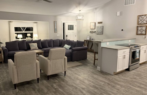 Venice Gardens House | Sea Pointe House - newly renovated pool house