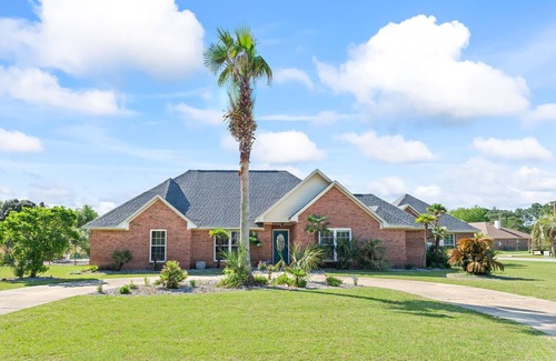 Navarre House | Sea Queen: Arcade, Pool, V-ball and Navarre Beach