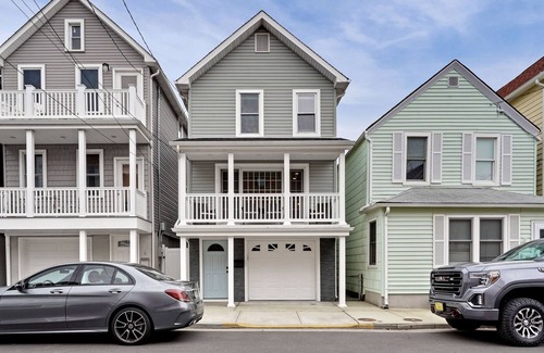Sea Bright House | Sea-renity at Sea Bright - 3 minute walk to the beach