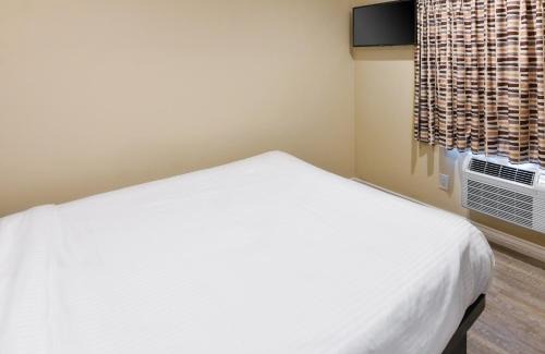 Zaferia Hotel | Sea Rock Inn - Long Beach