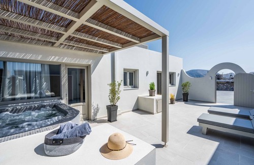 Vlychada Villa | Sea Serenity Villas with Private Jacuzzi