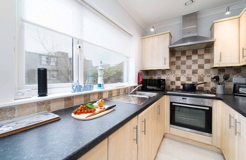 St Ives Apartment | Sea Shells – Sleeps Four – Balcony – Parking – Dog Friendly
