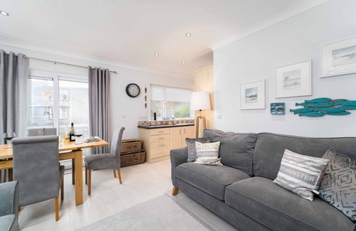 St Ives Apartment | Sea Shells – Sleeps Four – Balcony – Parking – Dog Friendly
