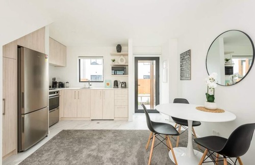 New Brighton House | Sea Side Paradise - Beach Across