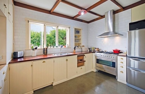 Stepneyville House | Sea Song - Cosy Waterfront Home with lots of Character and Charm