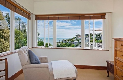 Stepneyville House | Sea Song - Cosy Waterfront Home with lots of Character and Charm