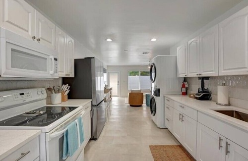 Edgewood House | Sea Star - Popular Newly Renovated 2 bedroom/1 bathroom