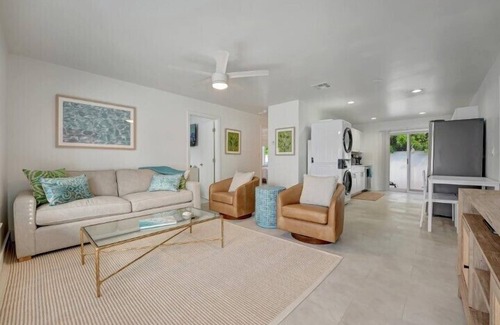 Edgewood House | Sea Star - Popular Newly Renovated 2 bedroom/1 bathroom