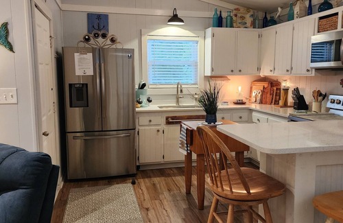 Colington House | Sea Swept Cottage is a great beach cottage close to the beach and the sound.