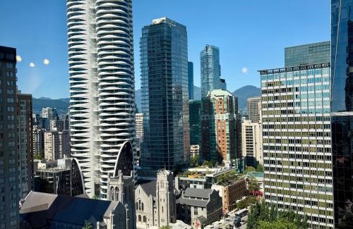 Downtown Vancouver Apartment | Sea to Sky Studio with Mountain and City Views