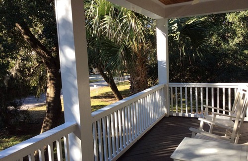 North Litchfield Beach House | SEA URCHIN5 Bedroom 4 Bath Beach House on Lake with Pool