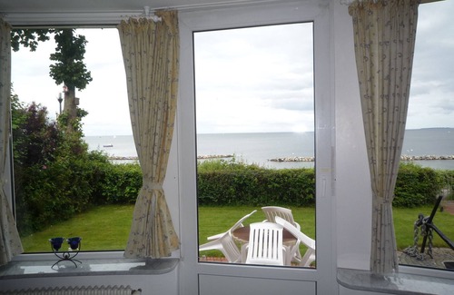 Schilksee Apartment | Sea view and beach on the doorstep: Ostsee-Strandvilla Schilksee, ground floor apartment