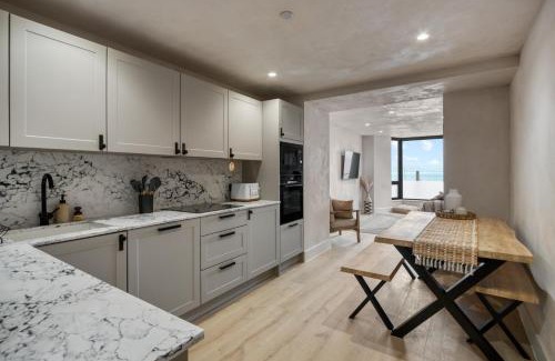 Mumbles Apartment | Sea View Apartment overlooking Mumbles Bay