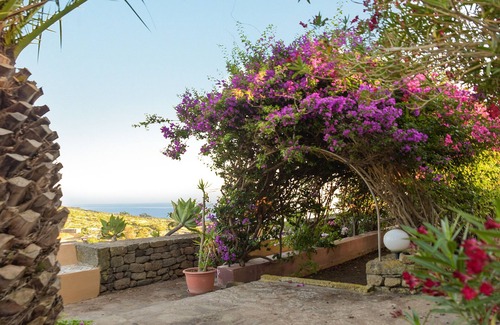 Rekhale House | [Sea View + Nature + Barbecue] "Deep Blue Dammuso"