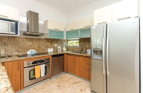 Zazil-ha Condo | Sea View Poolside Retreat Near 5th Ave Fun