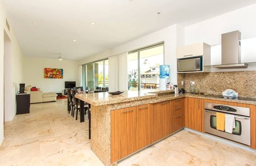 Zazil-ha Condo | Sea View Poolside Retreat Near 5th Ave Fun