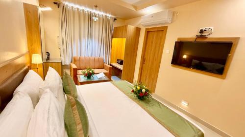 Champa Hotel | SEA VIEW & ROOFTOP SWIMMING POOL - LUXURY HOTEL LB ! PURi
