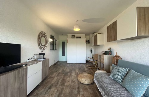 Les Sablettes Apartment | Sea view, Sablettes beach on foot and air conditioning