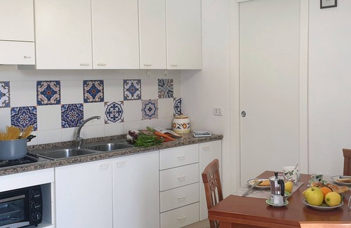 Sorrento Historic Centre House | Sea view studio 400mt from Sorrento center - Kitchen, balcony, Wi-Fi, washing machine
