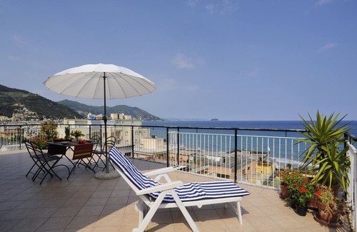 Laigueglia Apartment | Sea view studio