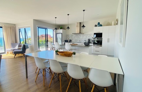 Cable Bay House | Sea Views & Chill