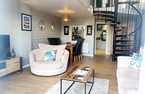 Saundersfoot House | Sea views. Hot Tub. Sleeps 7 Saundersfoot , 7 mins walk to village, seafront.